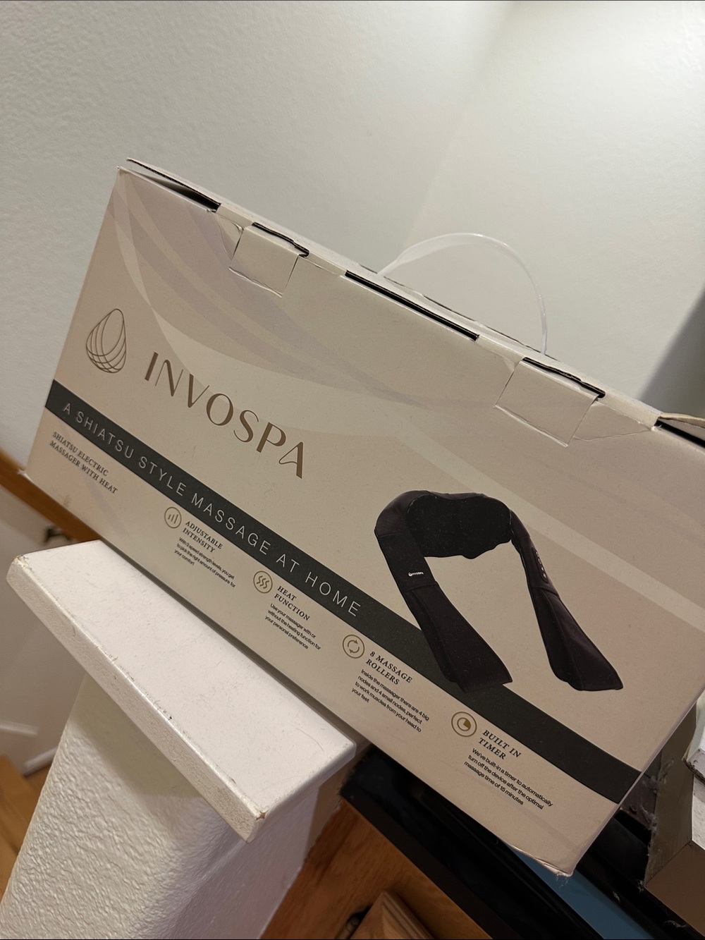 IN VOSPA Black Shiatsu-Style Neck & Shoulder Massager with Heat